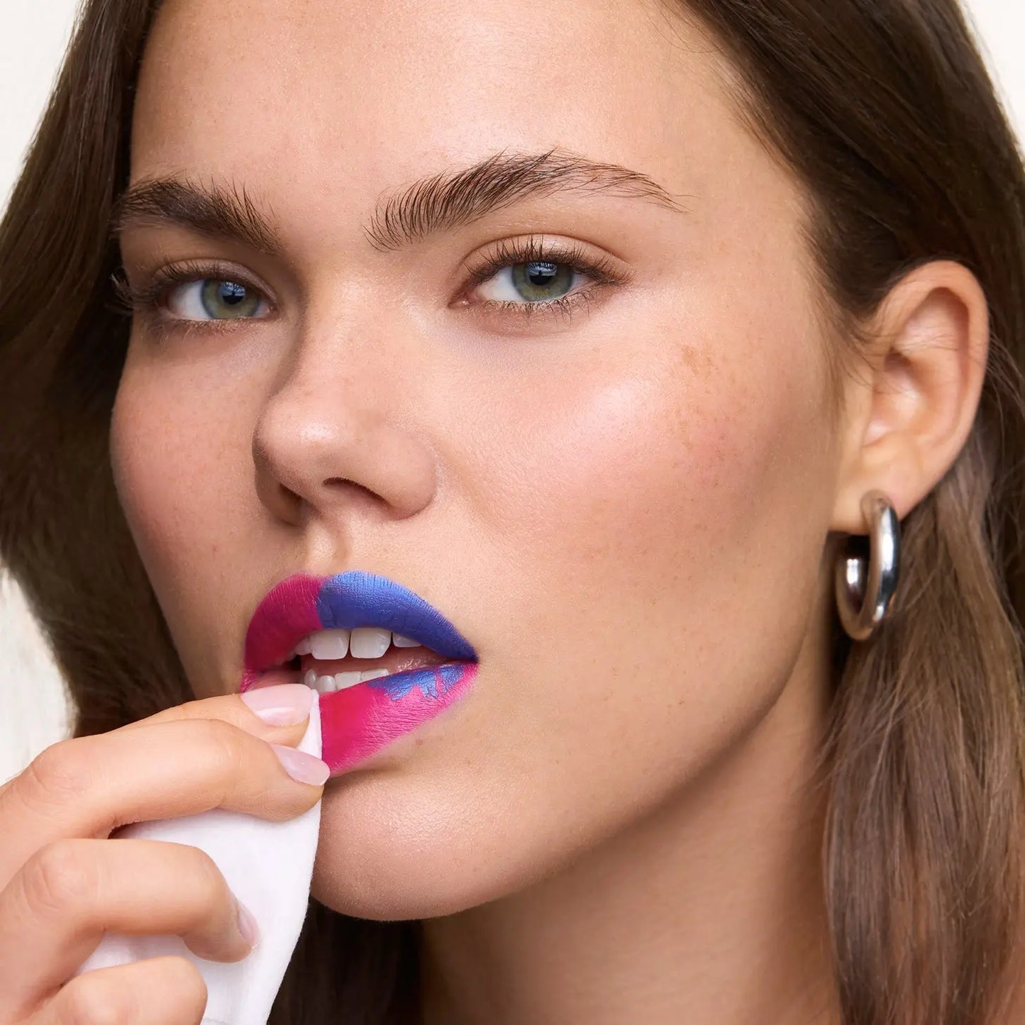 Peel-off lip stain; long-lasting and waterproof; transfer-proof and fade-resistant.